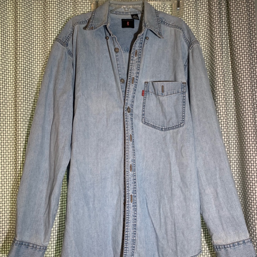levi’s button down